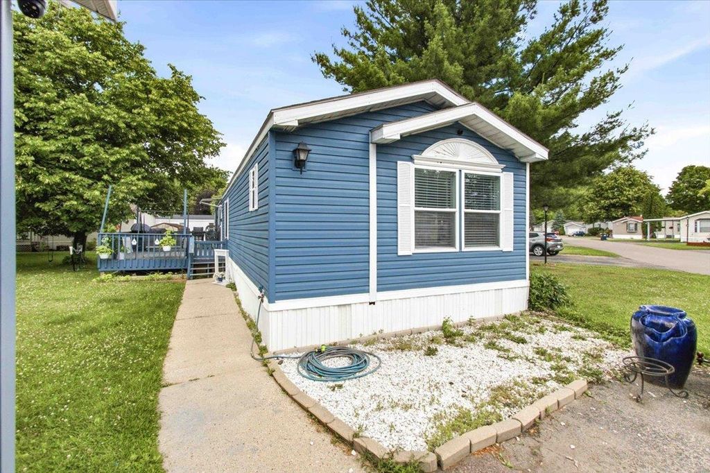 109 Deer Path, Baraboo, WI 53913