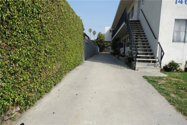 1465 W 25th, Los Angeles, CA 90007
