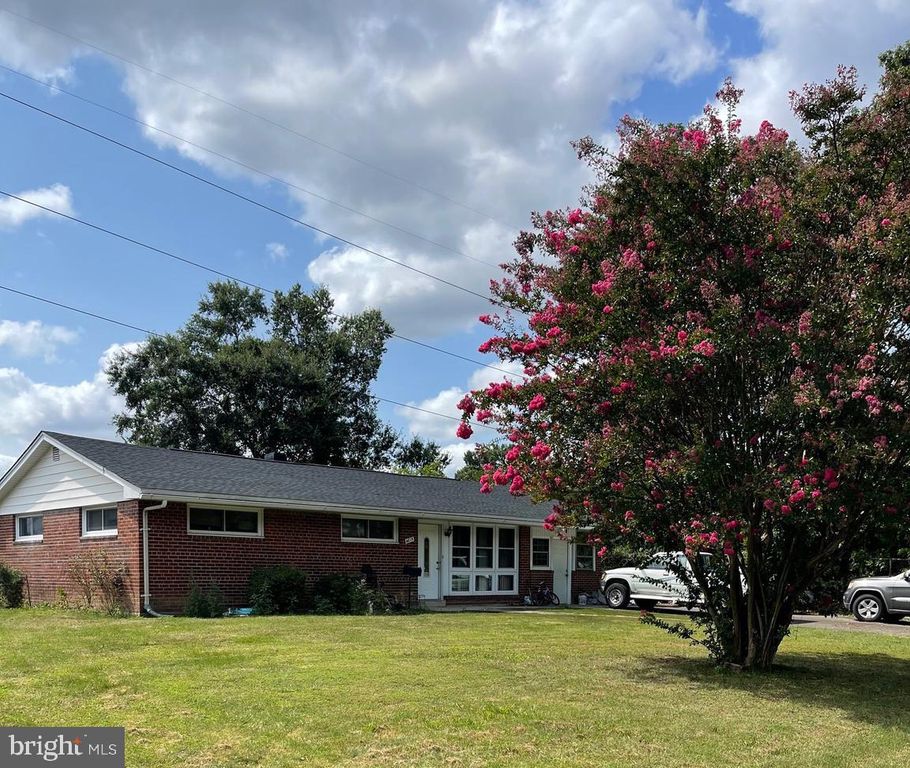 4615 ROUNDHILL RD, Alexandria, VA 22310