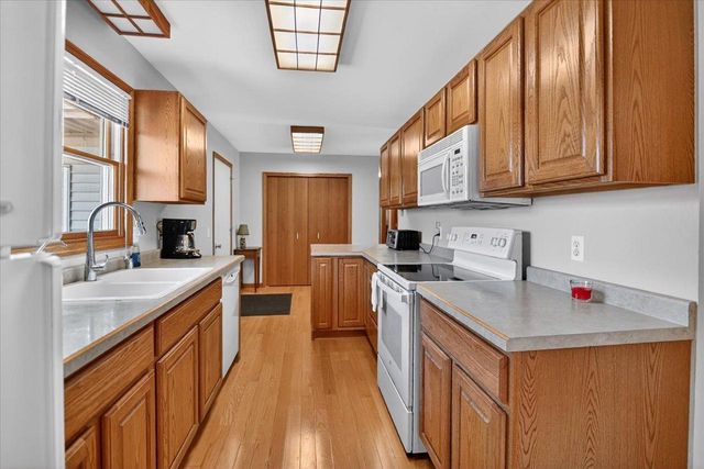6776 Dawn Drive, Windsor, WI 53598