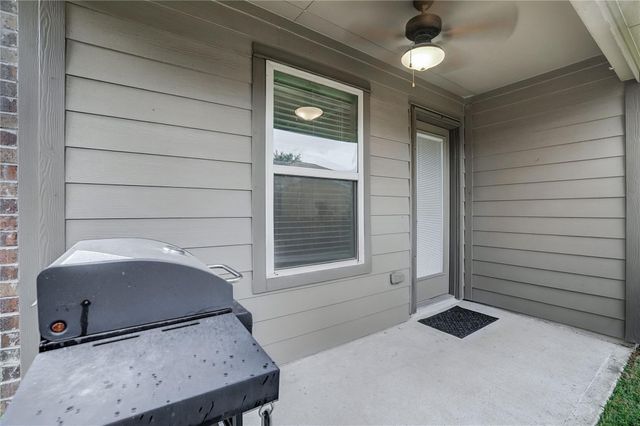 2268 Ivy Wall Drive, Conroe, TX 77301