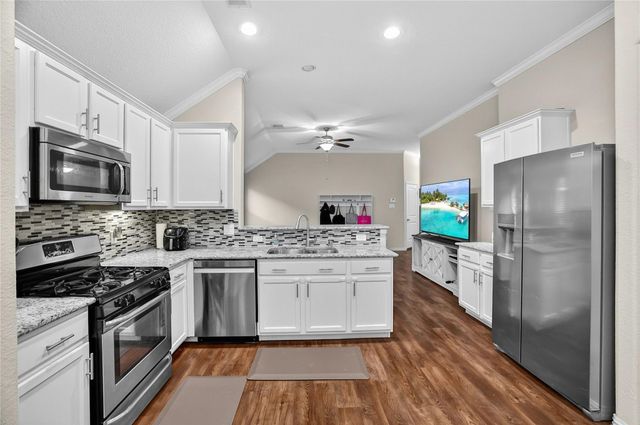 2268 Ivy Wall Drive, Conroe, TX 77301