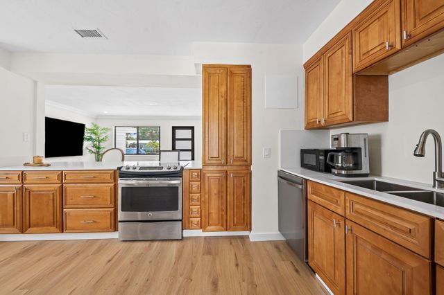 413 NE 25TH Avenue, Pompano Beach, FL 33062