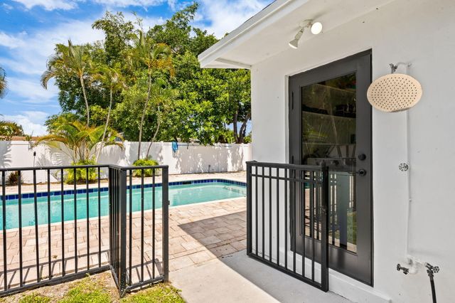 413 NE 25TH Avenue, Pompano Beach, FL 33062