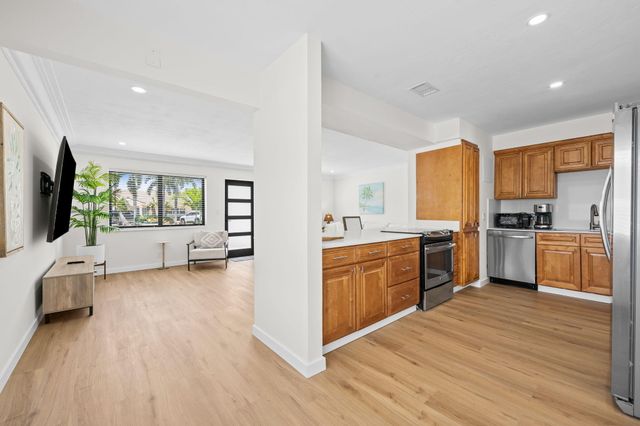 413 NE 25TH Avenue, Pompano Beach, FL 33062