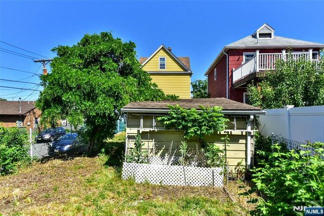 70 Main Avenue, Wallington, NJ 07057