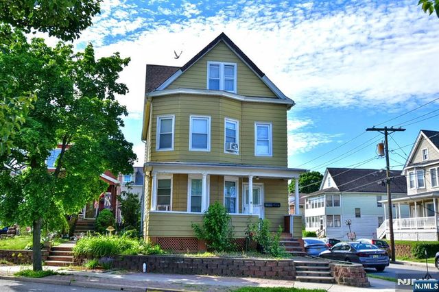 70 Main Avenue, Wallington, NJ 07057