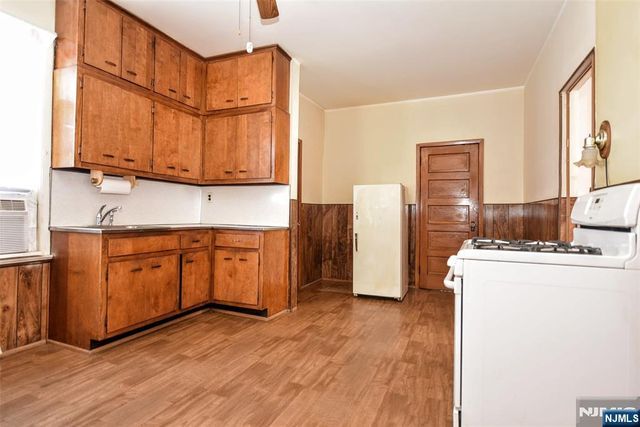 70 Main Avenue, Wallington, NJ 07057