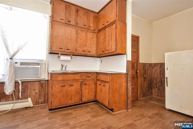 70 Main Avenue, Wallington, NJ 07057