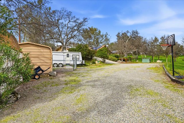 41900 Wild Horse Court, Coarsegold, CA 93614