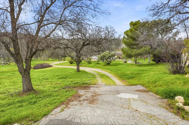 41900 Wild Horse Court, Coarsegold, CA 93614