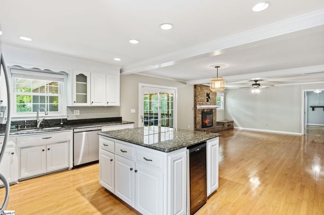 17 Randy Drive, Taylors, SC 29687