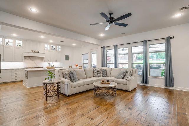 1030 Crown Valley Drive, Weatherford, TX 76087