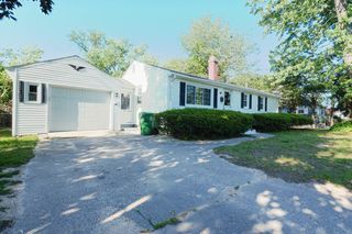 102 Mccarthy Ave, Chicopee, MA 01020