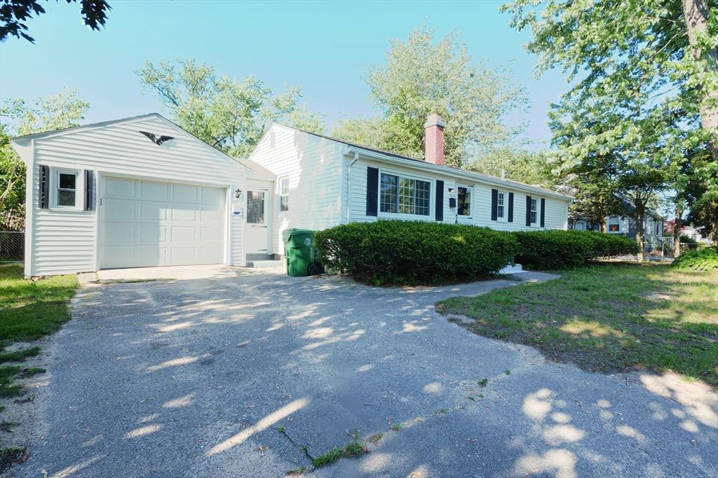 102 Mccarthy Ave, Chicopee, MA 01020