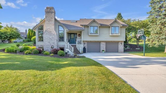 332 River Oaks DRIVE, Sheboygan Falls, WI 53085