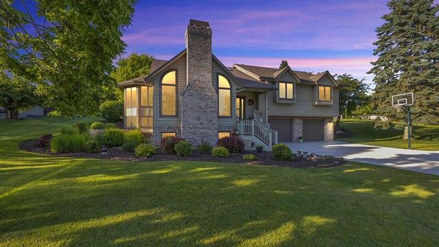 332 River Oaks DRIVE, Sheboygan Falls, WI 53085