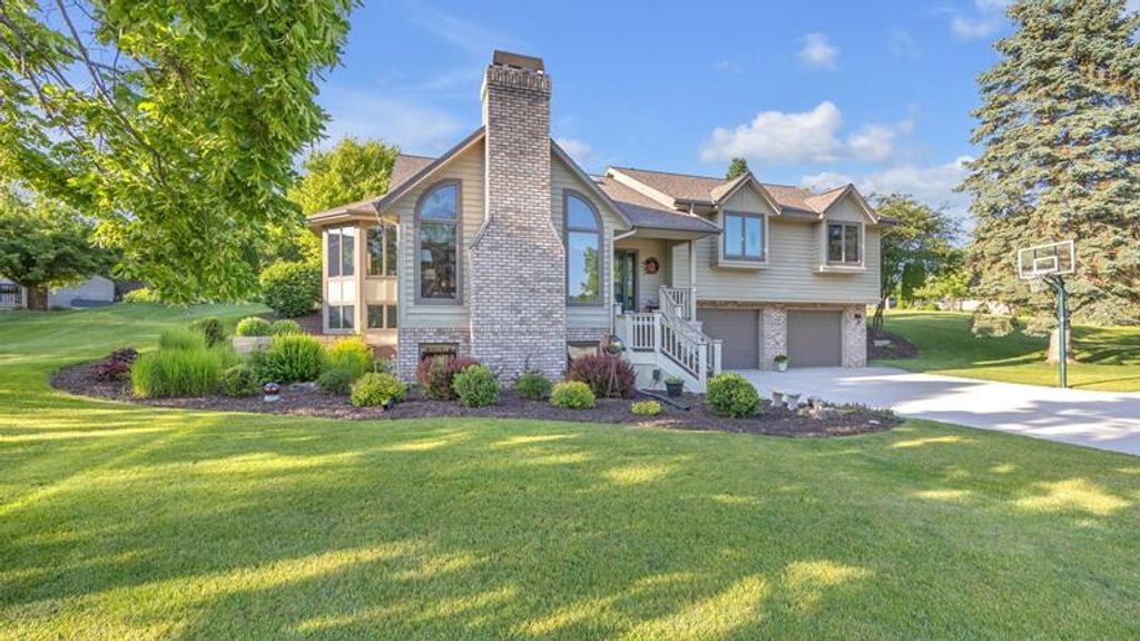 332 River Oaks DRIVE, Sheboygan Falls, WI 53085
