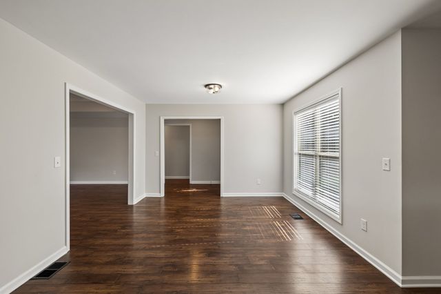 525 Bob Perry Rd, Bethpage, TN 37022