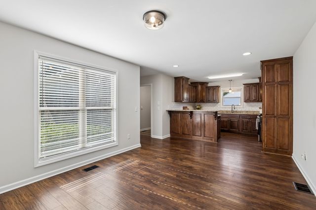 525 Bob Perry Rd, Bethpage, TN 37022