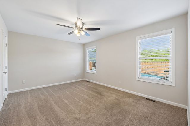 525 Bob Perry Rd, Bethpage, TN 37022