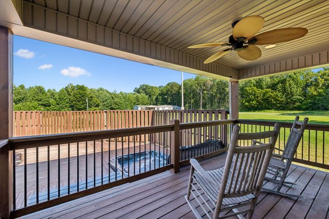525 Bob Perry Rd, Bethpage, TN 37022
