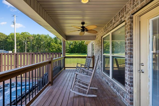 525 Bob Perry Rd, Bethpage, TN 37022