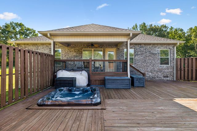 525 Bob Perry Rd, Bethpage, TN 37022