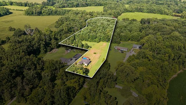 525 Bob Perry Rd, Bethpage, TN 37022