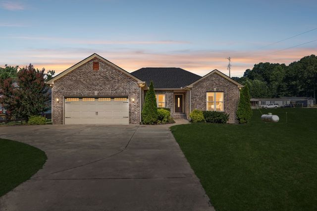 525 Bob Perry Rd, Bethpage, TN 37022