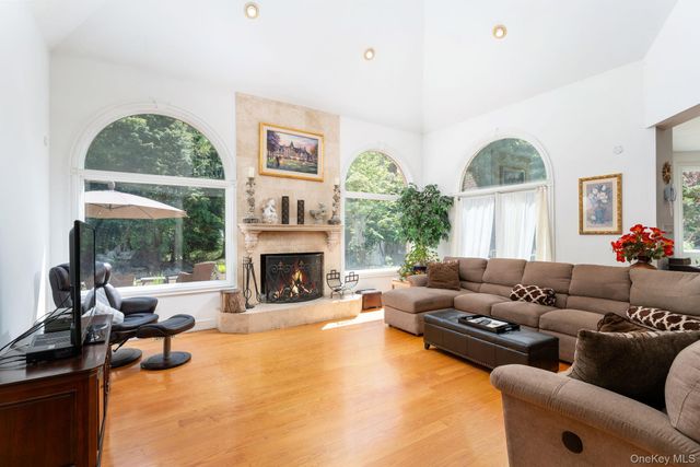 2 Spring Hill Road, Saint James, NY 11780