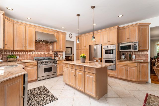 2 Spring Hill Road, Saint James, NY 11780