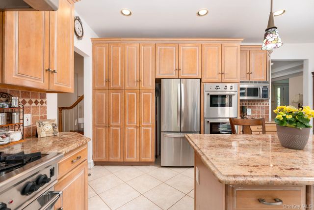 2 Spring Hill Road, Saint James, NY 11780