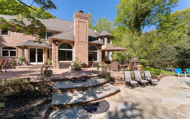 2 Spring Hill Road, Saint James, NY 11780