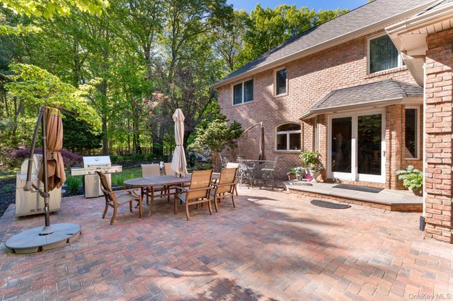 2 Spring Hill Road, Saint James, NY 11780