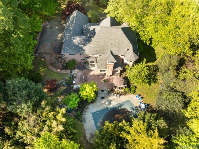 2 Spring Hill Road, Saint James, NY 11780