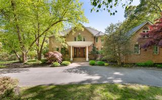 2 Spring Hill Road, Saint James, NY 11780