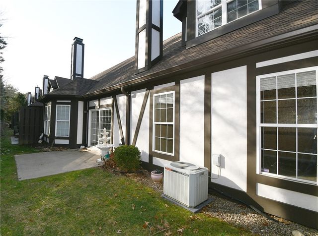 408 Kingsberry Circle, Mt Lebanon, PA 15234