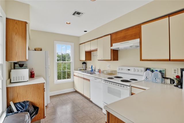 408 Kingsberry Circle, Mt Lebanon, PA 15234