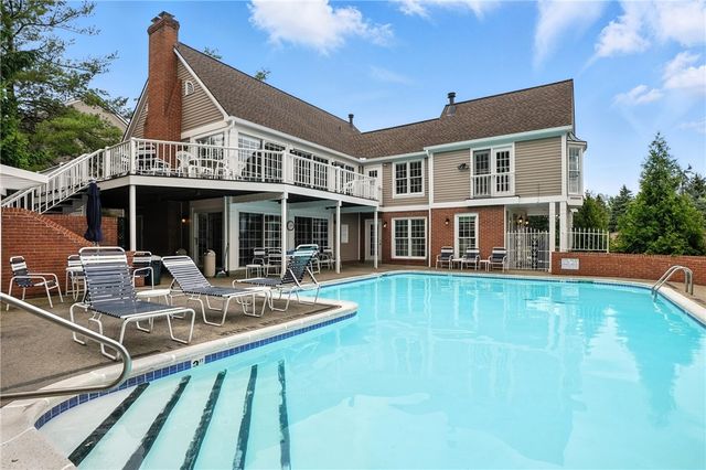 408 Kingsberry Circle, Mt Lebanon, PA 15234