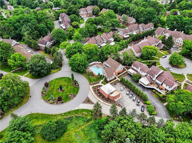 408 Kingsberry Circle, Mt Lebanon, PA 15234