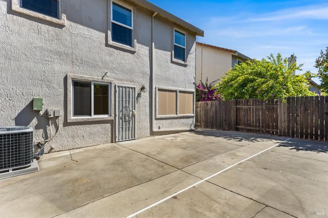 1109 Syracuse Cir, Vacaville, CA 95687