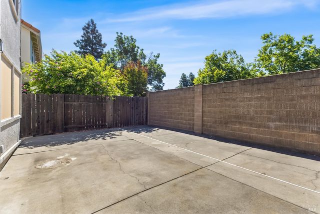 1109 Syracuse Cir, Vacaville, CA 95687