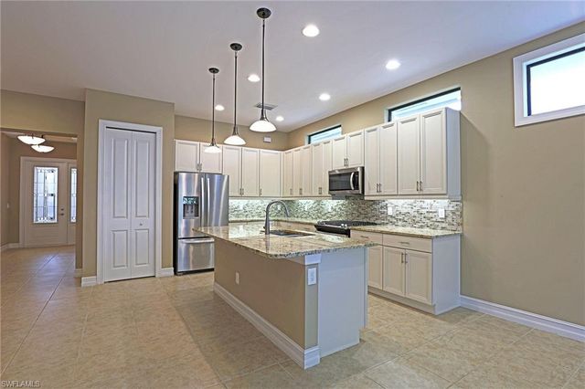 8181 Venetian Pointe DR, Fort Myers, FL 33908