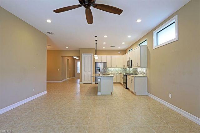 8181 Venetian Pointe DR, Fort Myers, FL 33908
