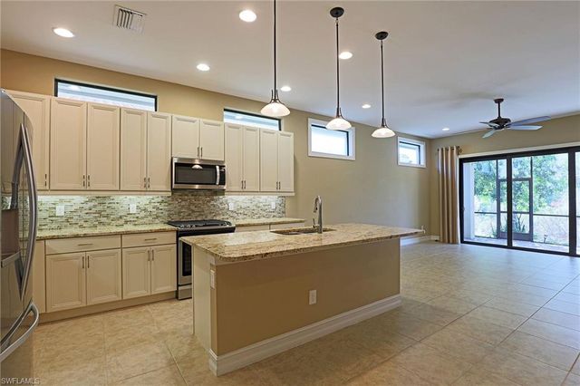 8181 Venetian Pointe DR, Fort Myers, FL 33908