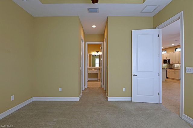 8181 Venetian Pointe DR, Fort Myers, FL 33908