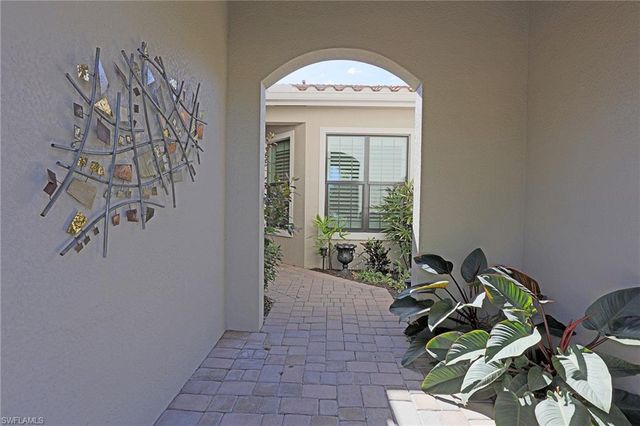 8181 Venetian Pointe DR, Fort Myers, FL 33908