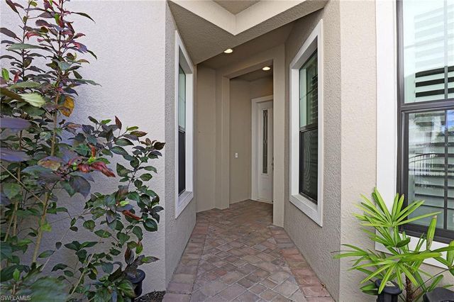 8181 Venetian Pointe DR, Fort Myers, FL 33908