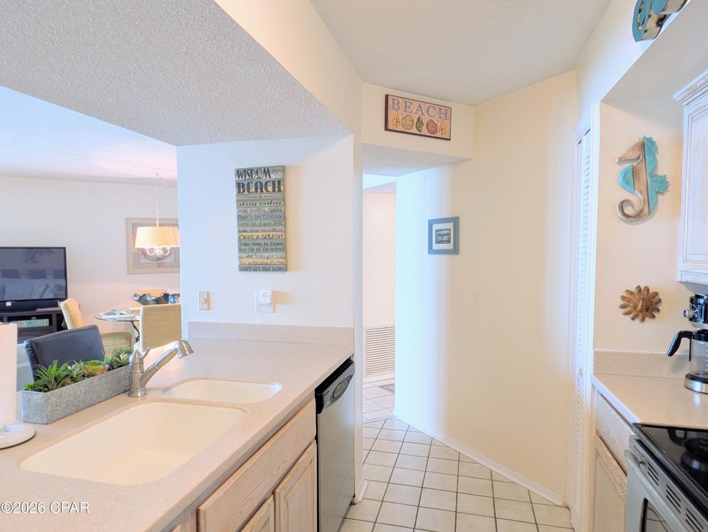 Image 6 of property listing at 7205 Thomas Drive E704, Panama City Beach, FL 32408